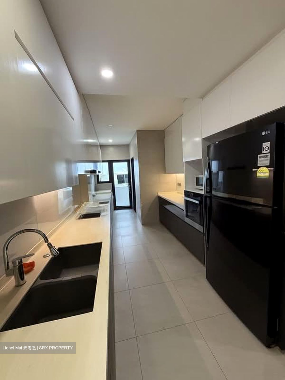 Palm Grove Avenue (D19), Terrace #580149391